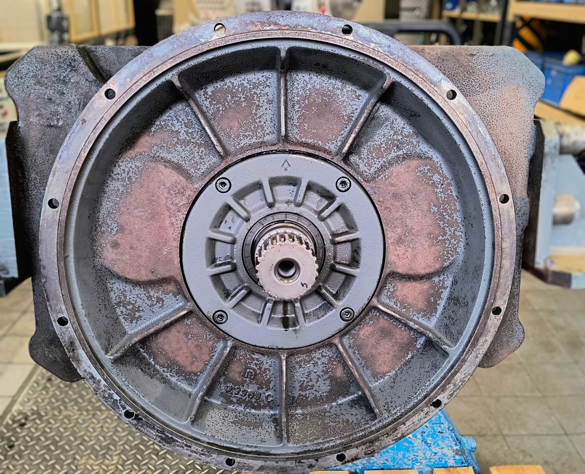 Przekładnia wielowyjściowa zdemontowana z maszyny Liebherr PR752