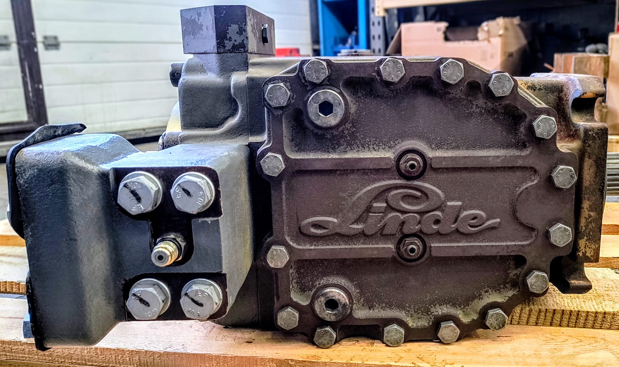 Pompa hydrauliczna produkcji Linde zdemontowana ze spycharki LIEBHERR PR752