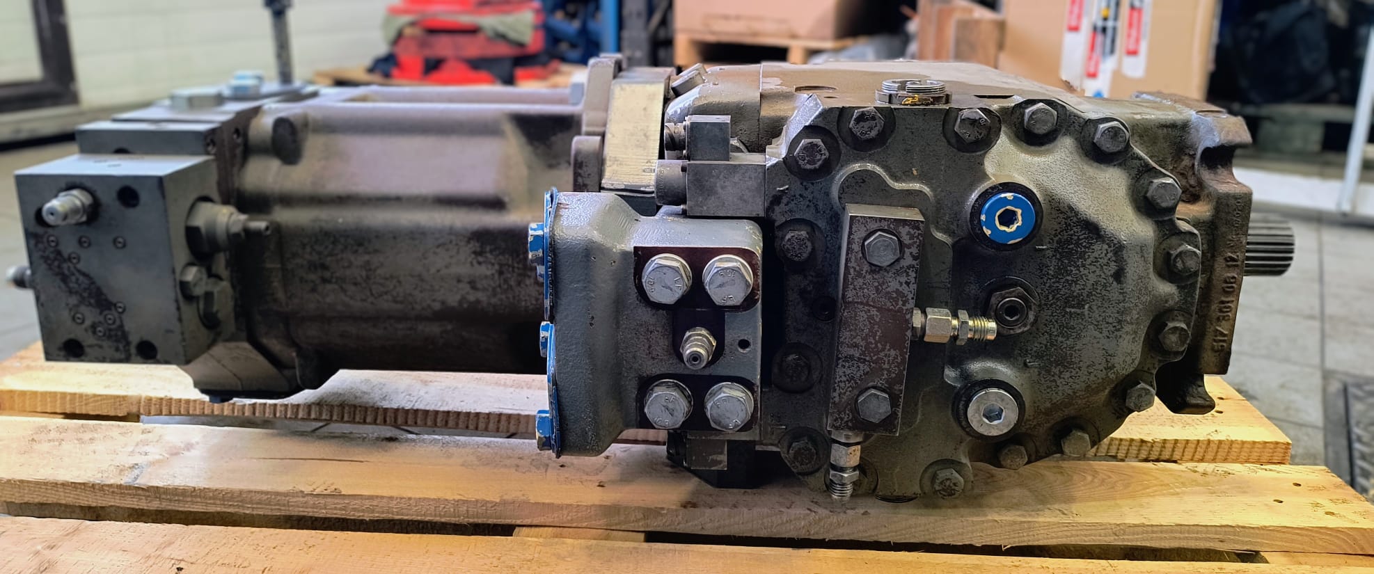 Pompa podwójna produkcji Linde zdemontowana ze spycharki LIEBHERR PR752