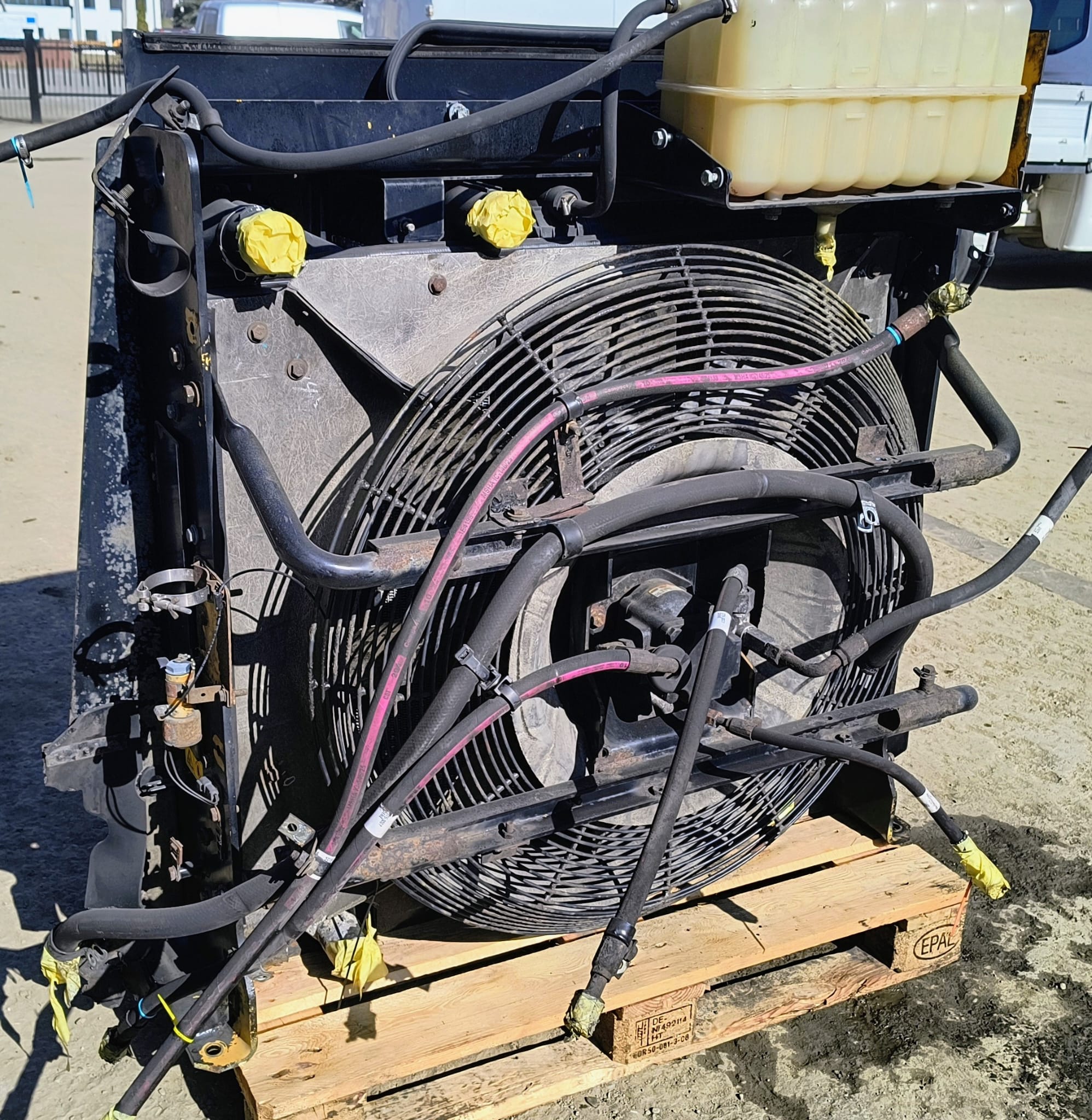 Zespół chłodnic zdemontowany z ładowarki CAT 950K