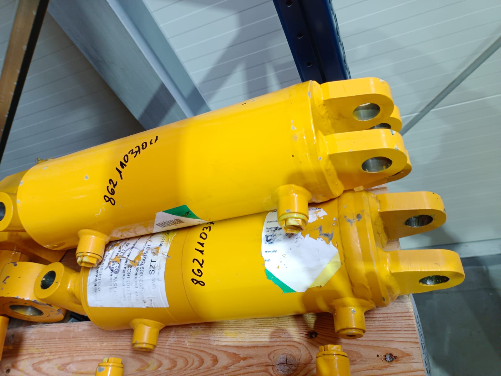 Siłownik sworznia zęba zrywaka do spycharek TD-25M, TD-25R, TD-40E, TD-40R