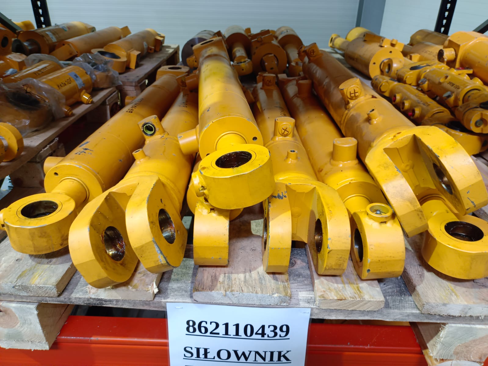 Siłownik podnoszenia pługa do spycharki TD-8, TD-9